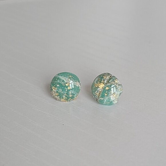 Boho Seafoam Light Green Gold Agate Gemstone Round Mini Circle Stud Earrings - Picture 5 of 15
